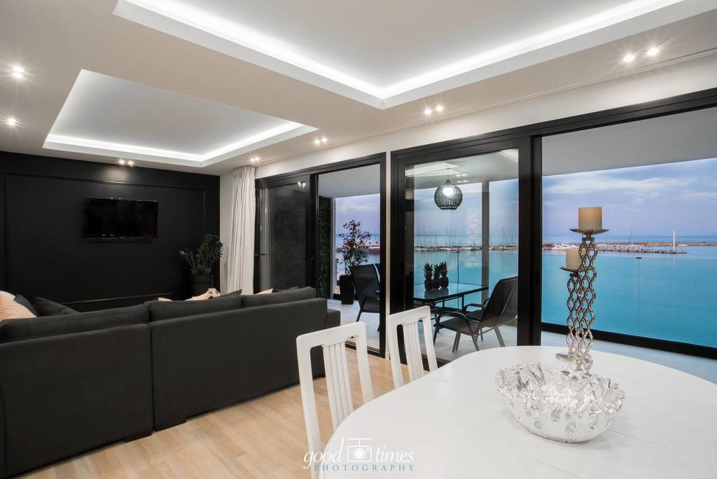Pineapple Seaside Suite Zakynthos Town Exterior photo